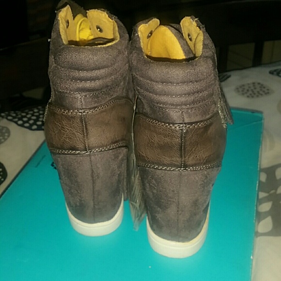 Sneakers - Picture 3 of 3