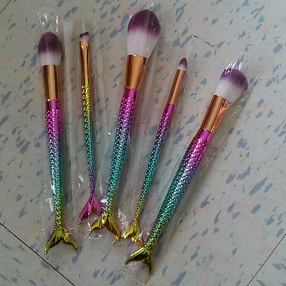 5 piece Mermaids make-up Brushes Bundle