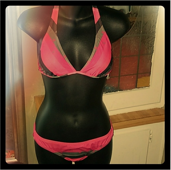 3 in 2 SMALL HURLEY BIKINIS! MUST SEE😍 - Picture 3 of 8