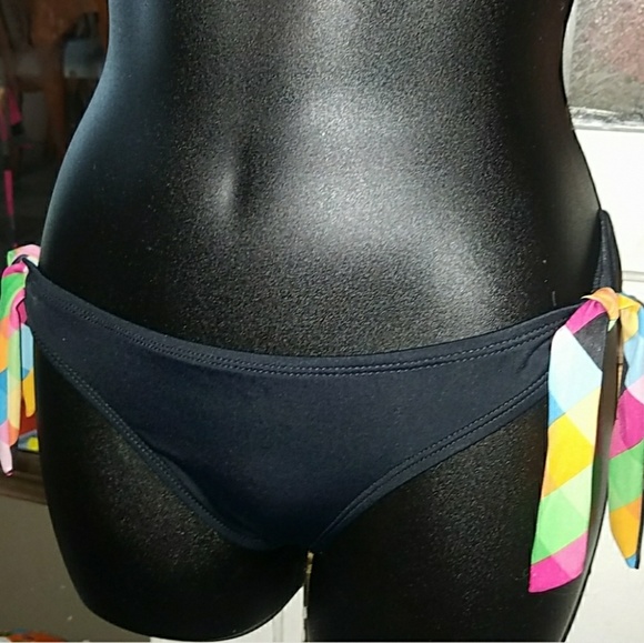 3 in 2 SMALL HURLEY BIKINIS! MUST SEE😍 - Picture 7 of 8