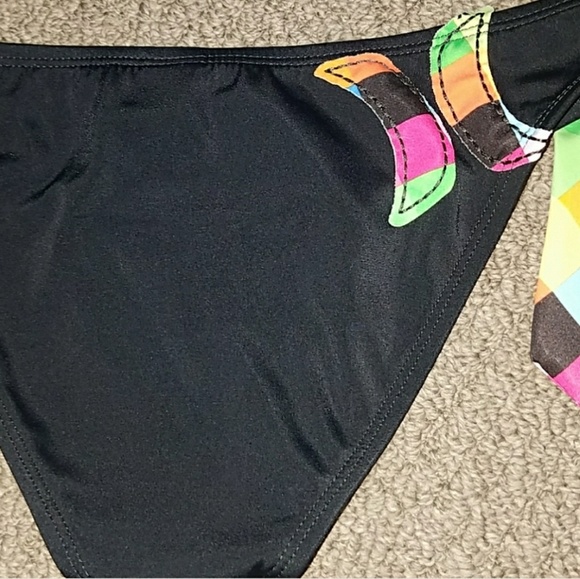 3 in 2 SMALL HURLEY BIKINIS! MUST SEE😍 - Picture 8 of 8
