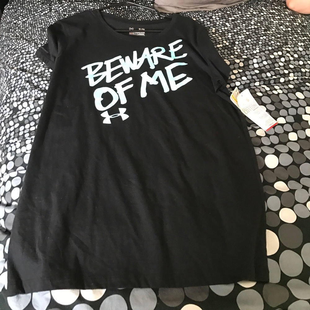 Black under armour t-shirt