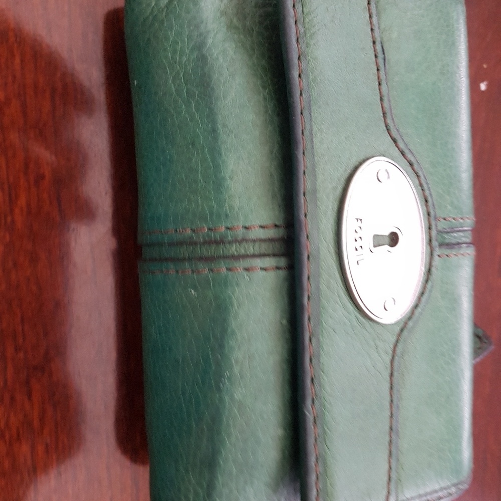 Fossil women's wallet.