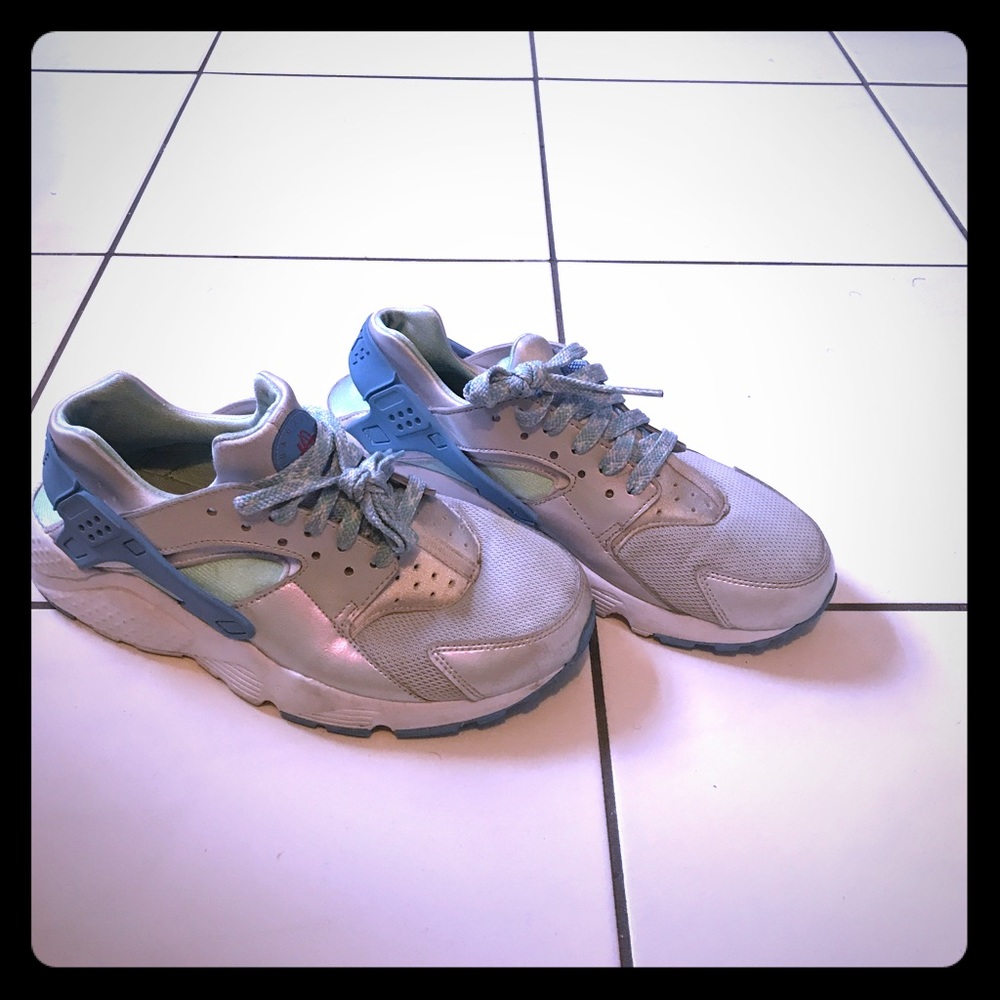 Nike huaraches sz 7Y