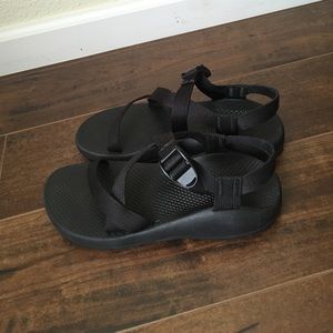 Size 9 Wide Black Chacos-no toe strap!