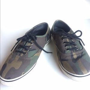 Olive camo print VANS size 7.5🔥