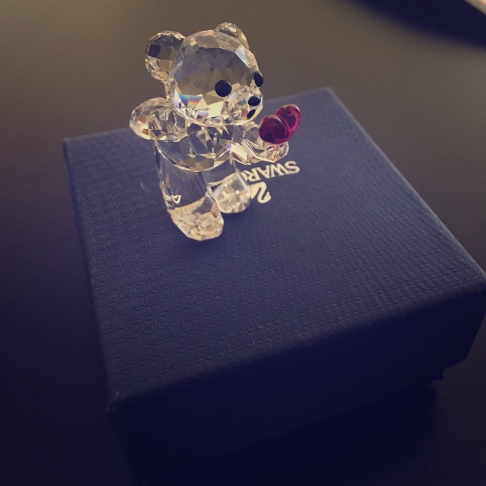 Swarovski kris bear blowing a kiss