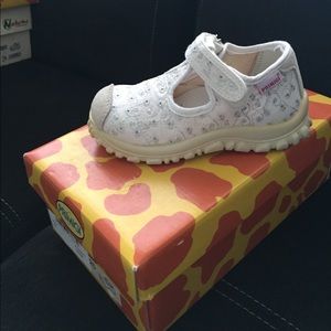 Primigi new girls Sandals size Eu 25 / us 8.5-9