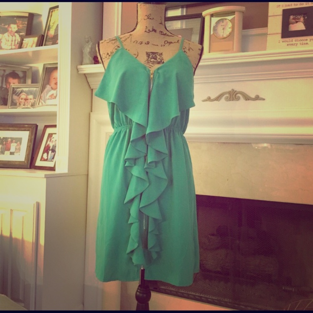 Beautiful boutique dress! Size L, but could fit M