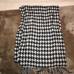 Cashmere houndstooth scarf