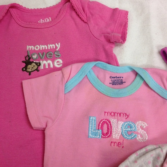 ⛔️ REDUCED0-3 Months Onesies Bundle - Picture 2 of 5