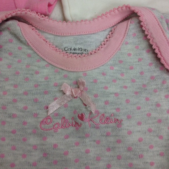 ⛔️ REDUCED0-3 Months Onesies Bundle - Picture 3 of 5