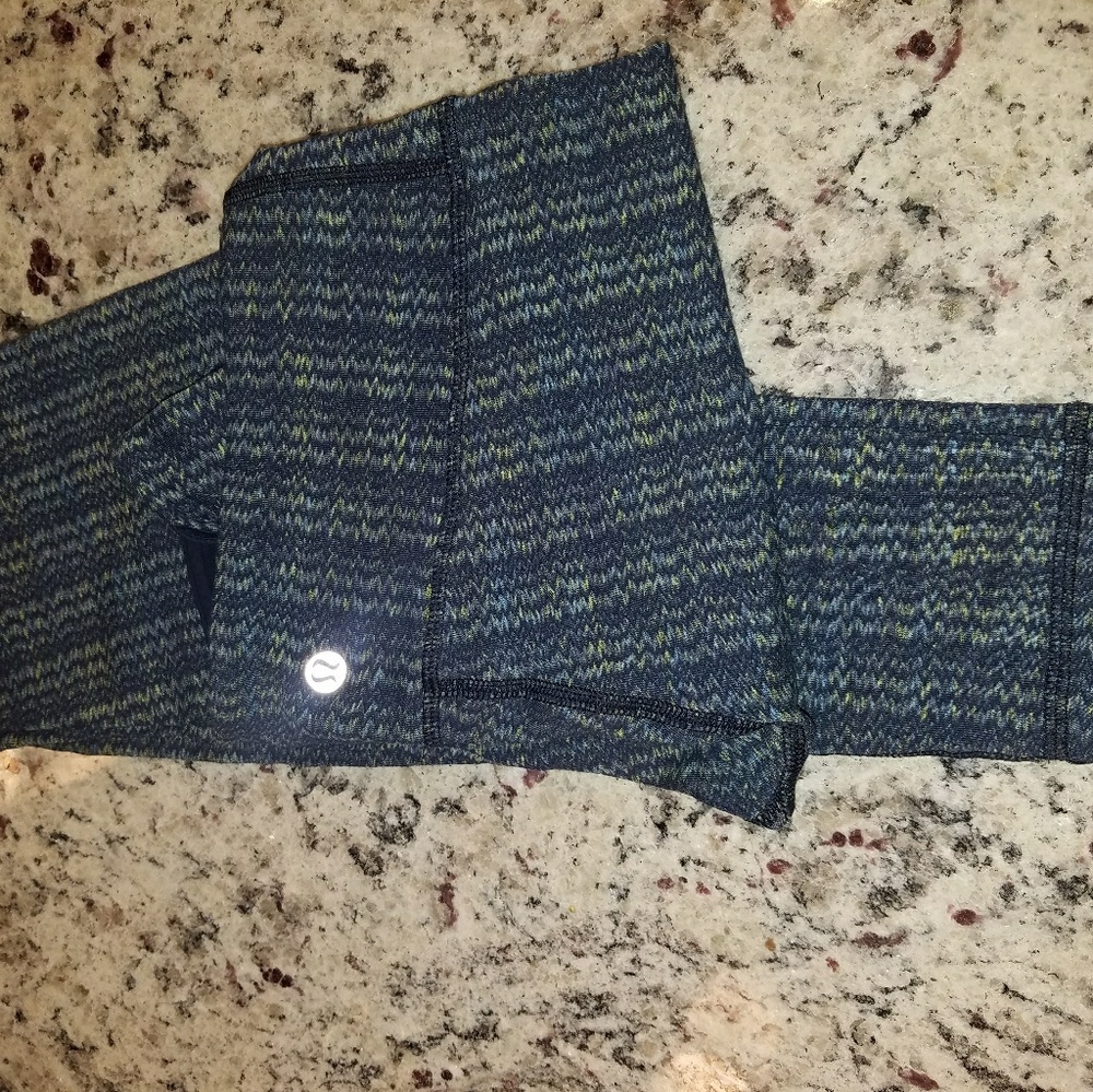 Lululemon ankle length blue stitch yoga pants