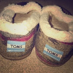 Tom's slippers, Native American print