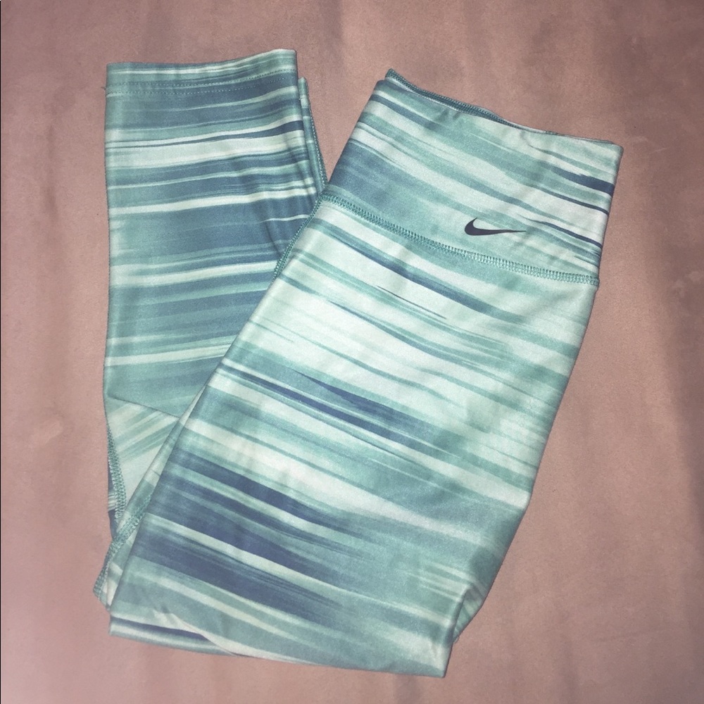 Dri fit Nike Capri workout leggings 💫