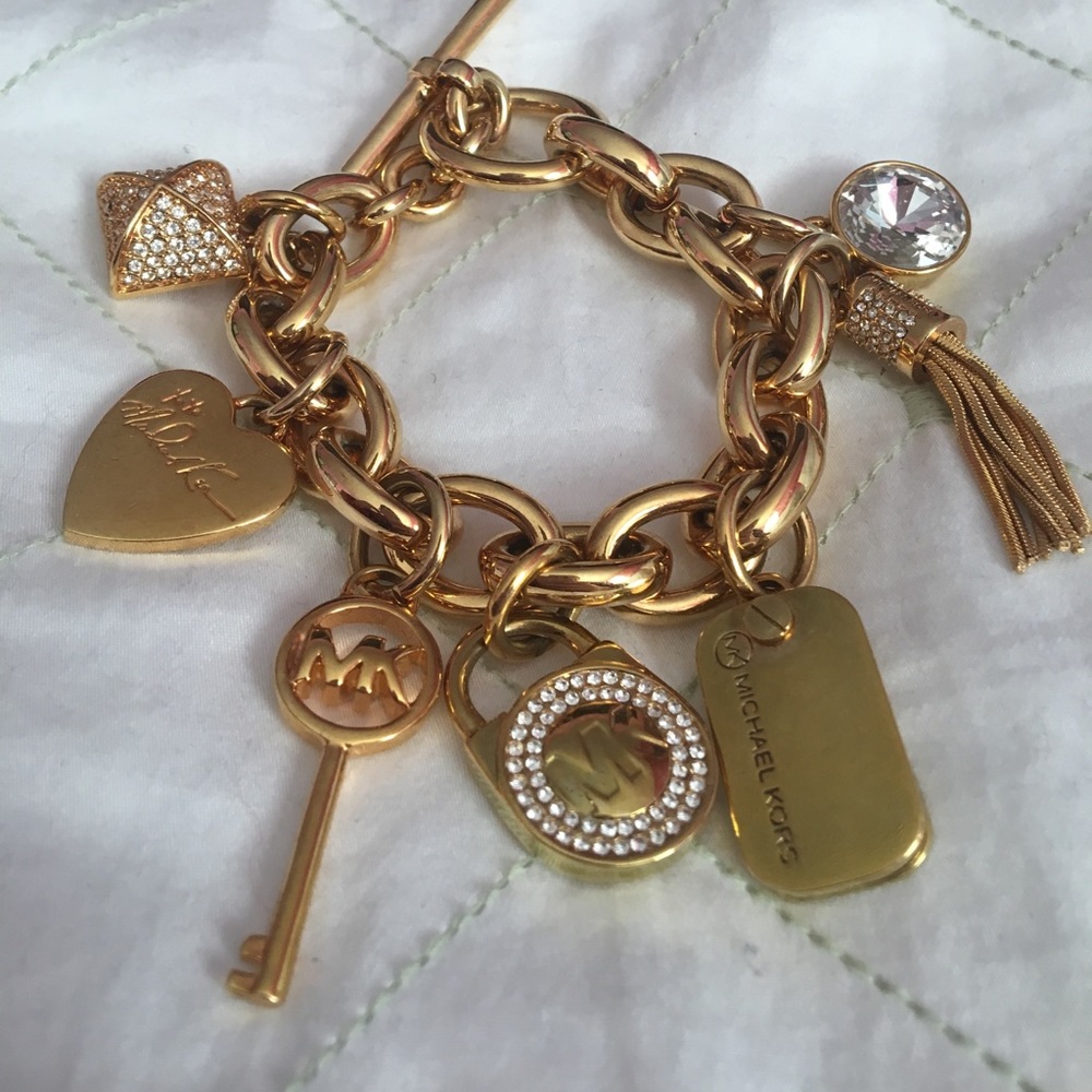 MICHEAL KORS CHARM BRACELET