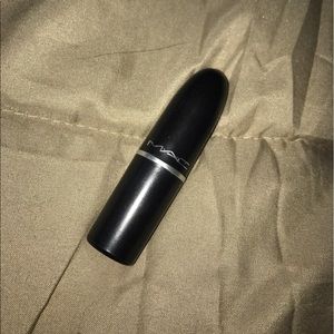 MAC CREMECUP LIPSTICK