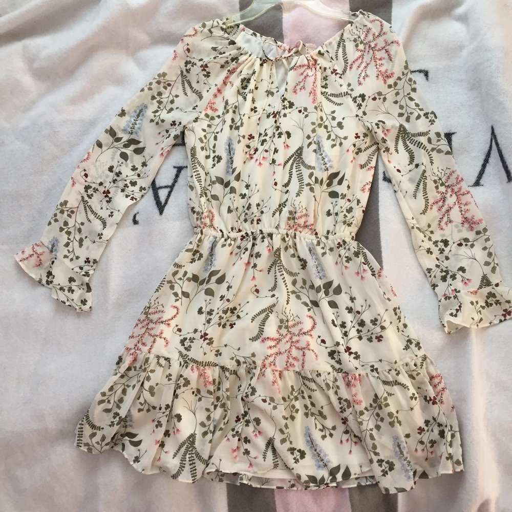 Adjustable shoulder dress
