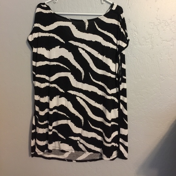Zebra striped sleeveless top - Picture 2 of 3