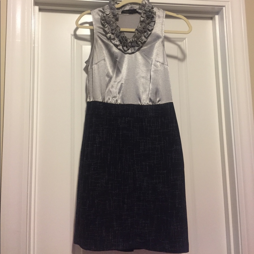 Limited dress with ruffle neck and pencil skirt