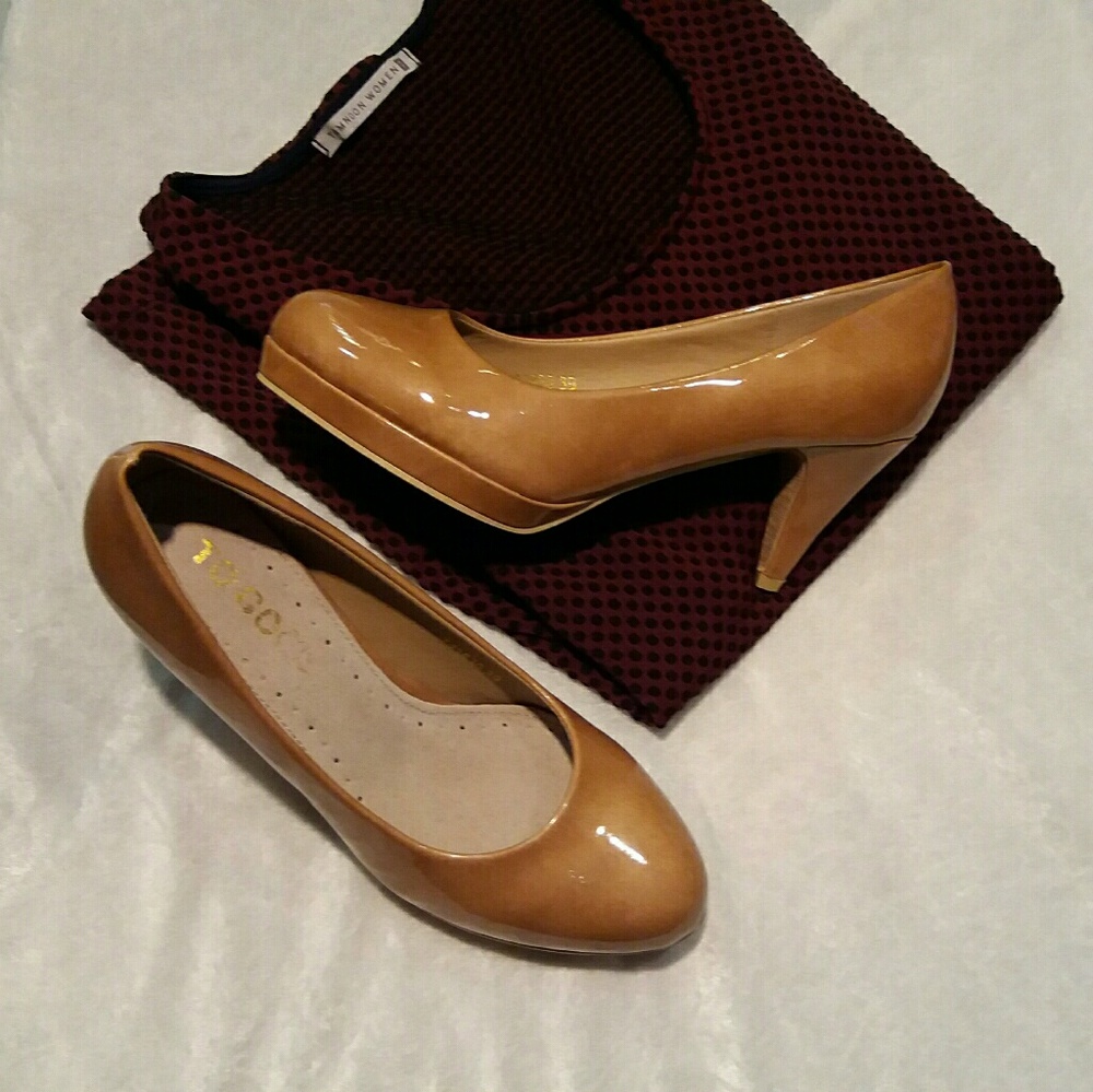 CLEARANCE - Golden Carmel Kitten Heels