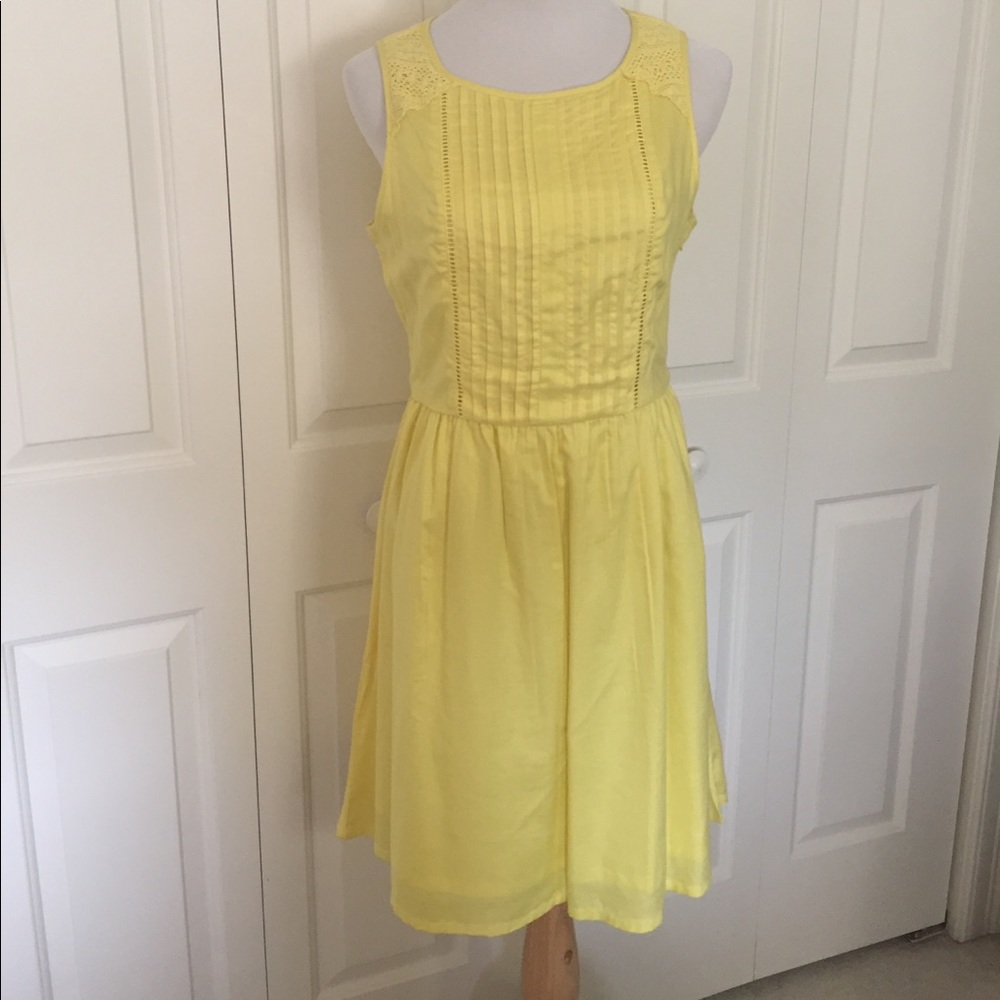 NWT size medium yellow summer sleeveless dress