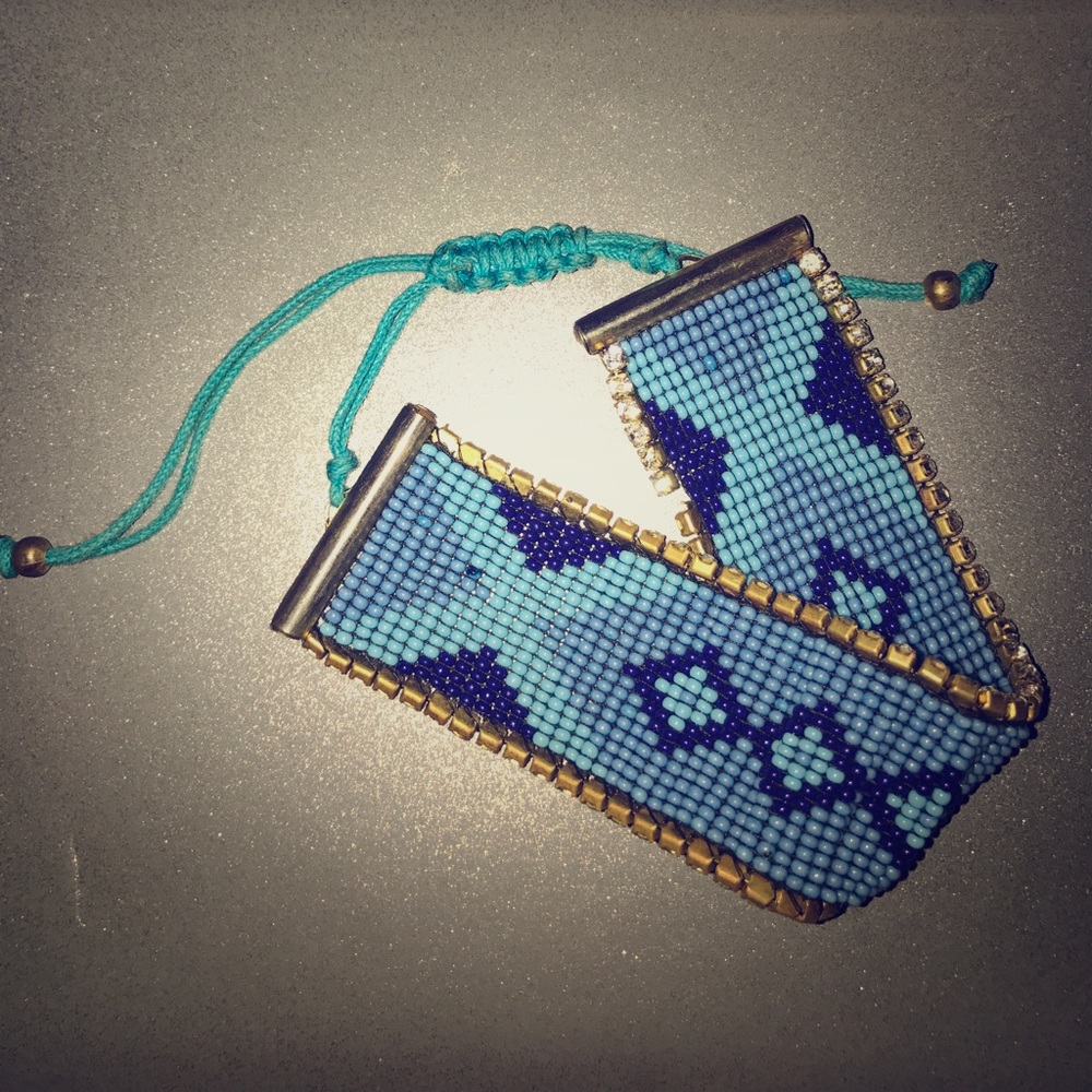 Handbeaded blue bracelet 💙