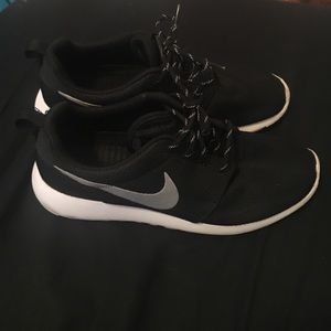 Nike women's roshes