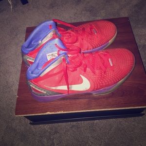 Blake Griffin Hyperdunks!
