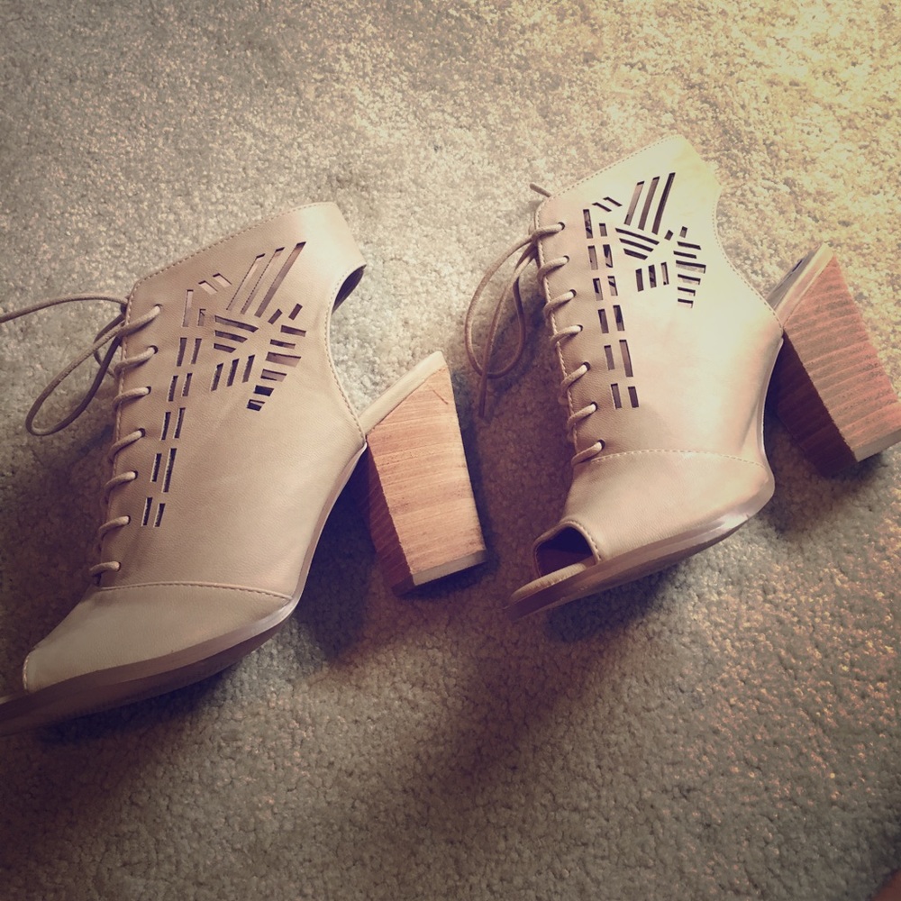 Peep-toe lace up heels