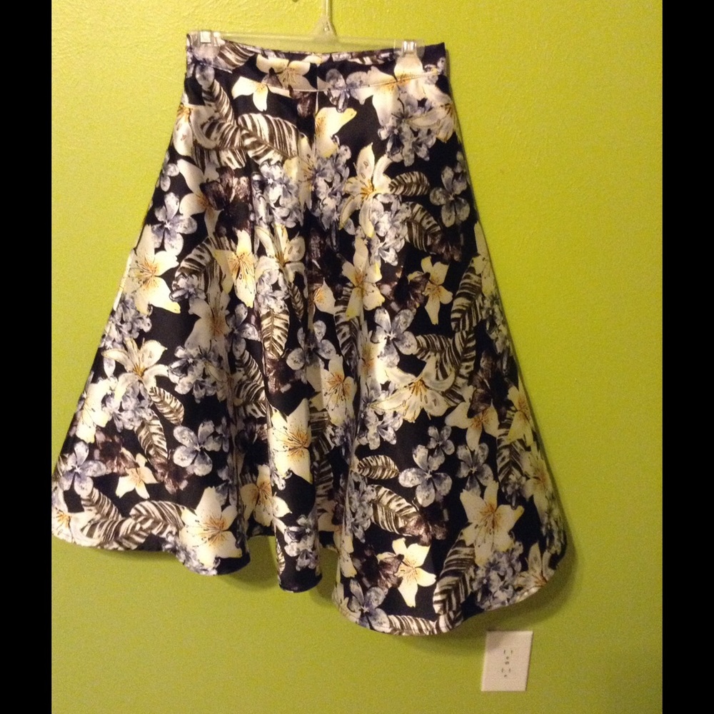 Beautiful maxi skirt!
