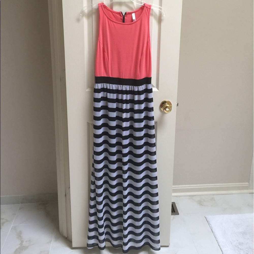 Xhilaration Maxi- Size Medium