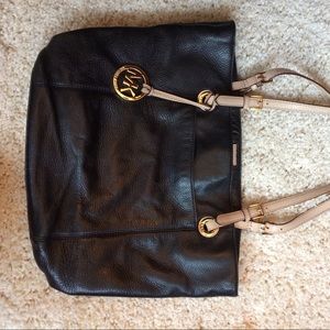 Not in need of a purse!