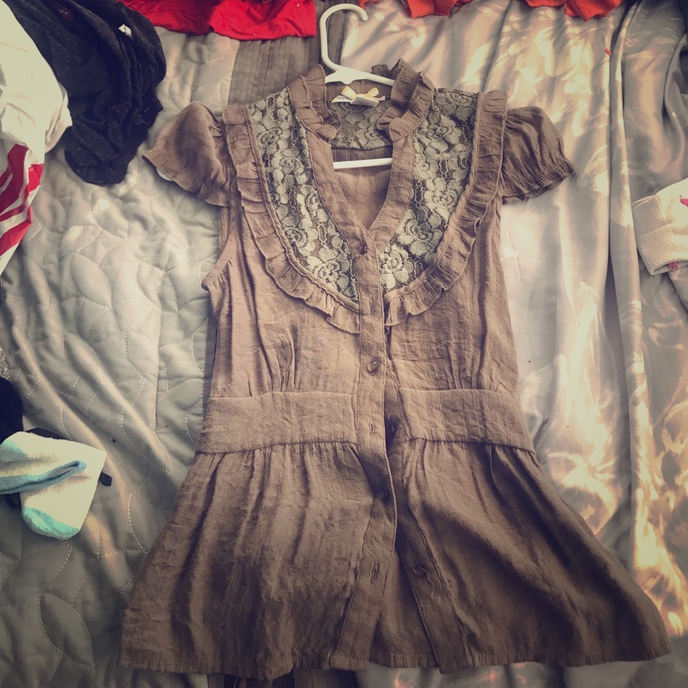 Light brown shirt with olive/ minty green lazy