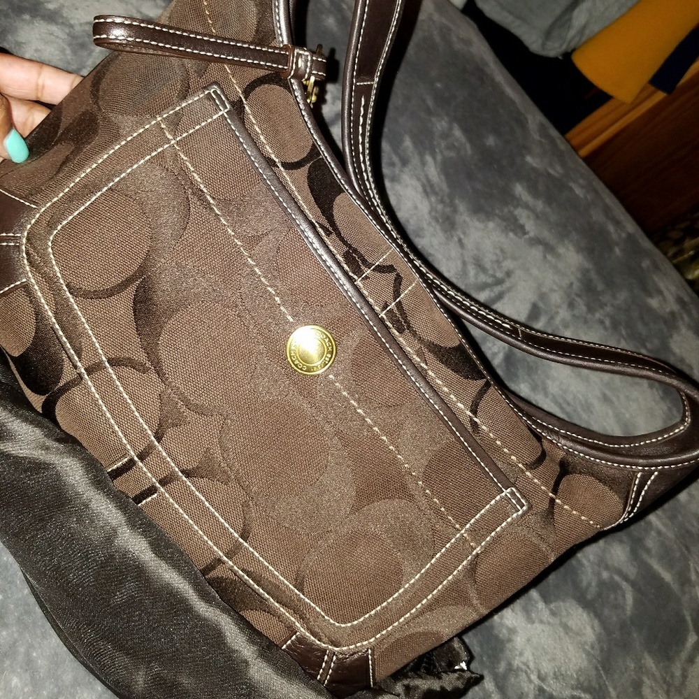BROWN SIGNATURE COACH HANDBAG