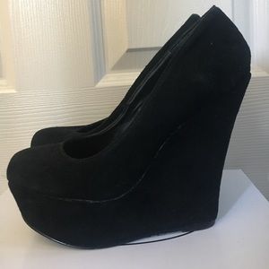 Black closed toe wedges (suede)