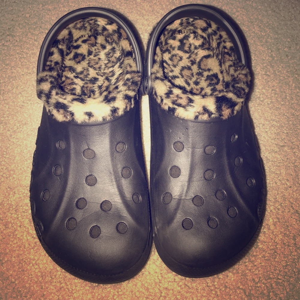 CROCS Cheetah Printed Fuzzy Slip-on