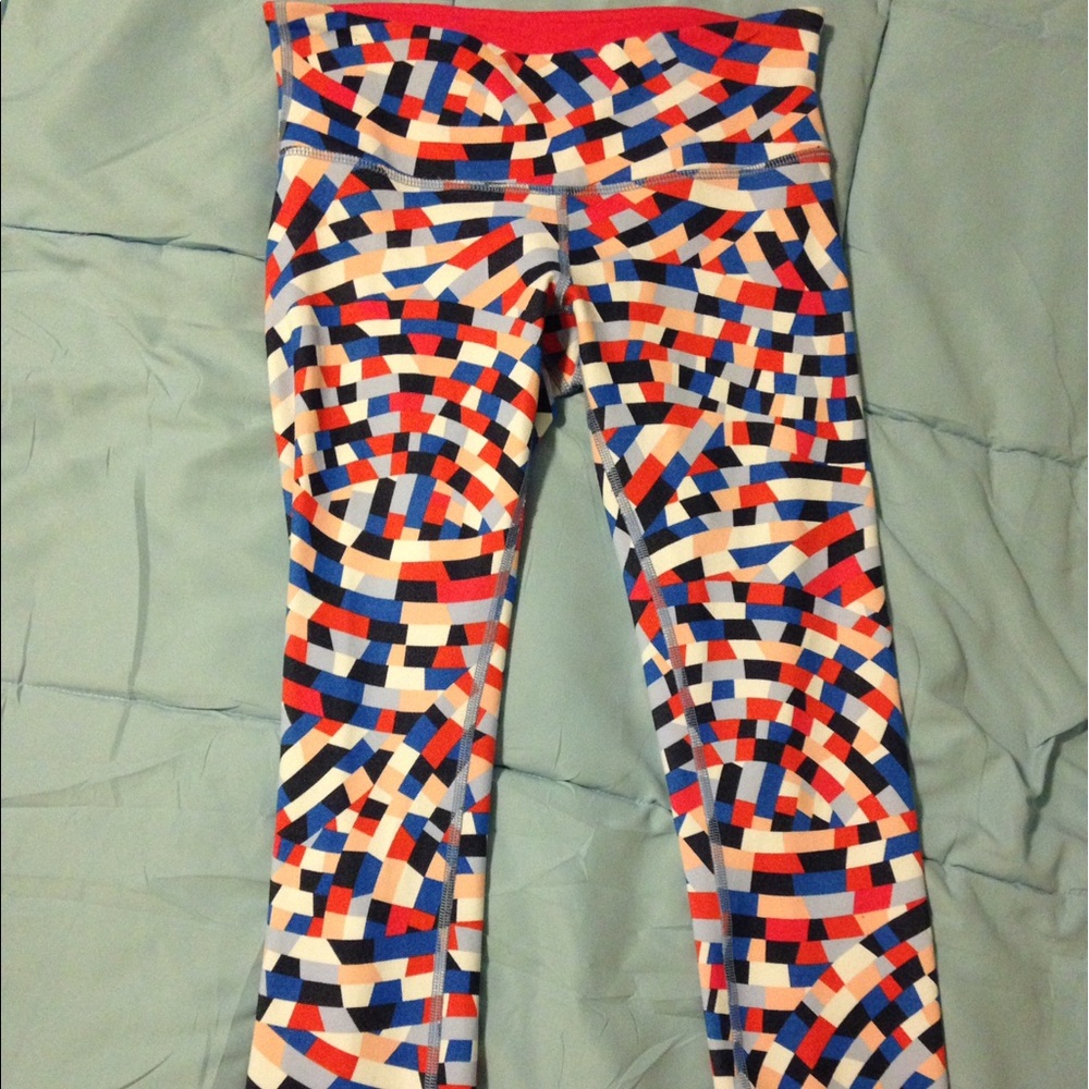 Lululemon Capoeira Wunder Under Crop!