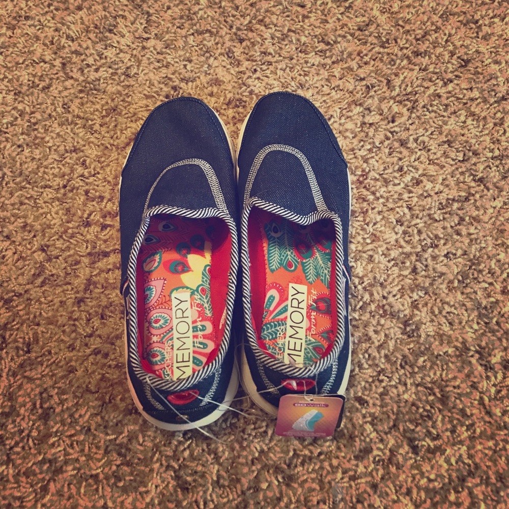 Brand new Sketcher Go-walks