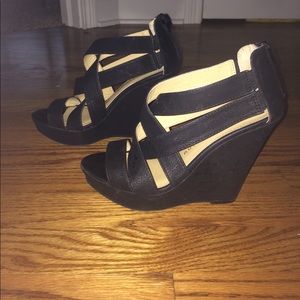 ✨Black Strappy Wedges✨