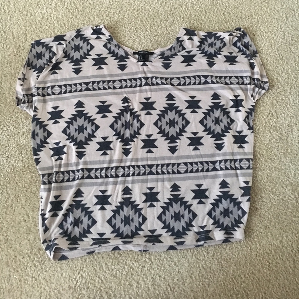 Geometric design top