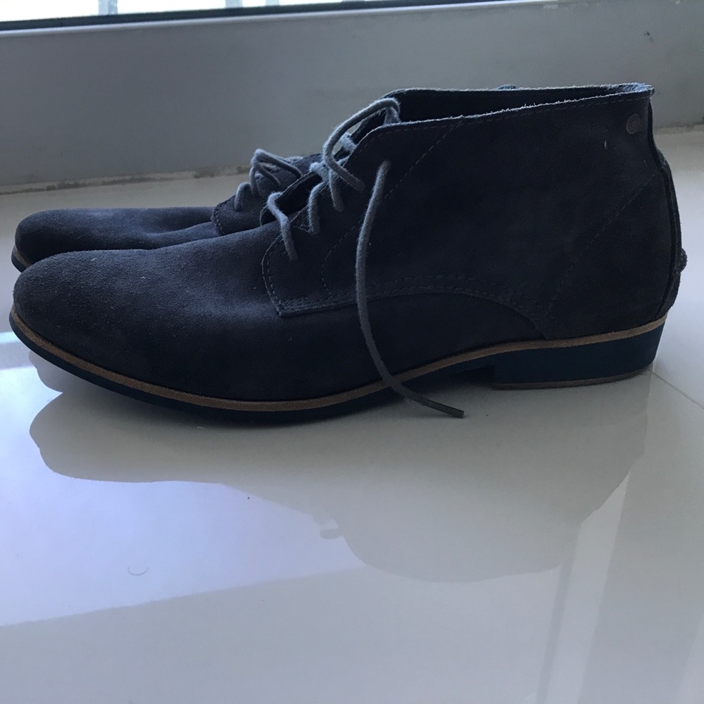 Almost new diesel navy blue chukkas