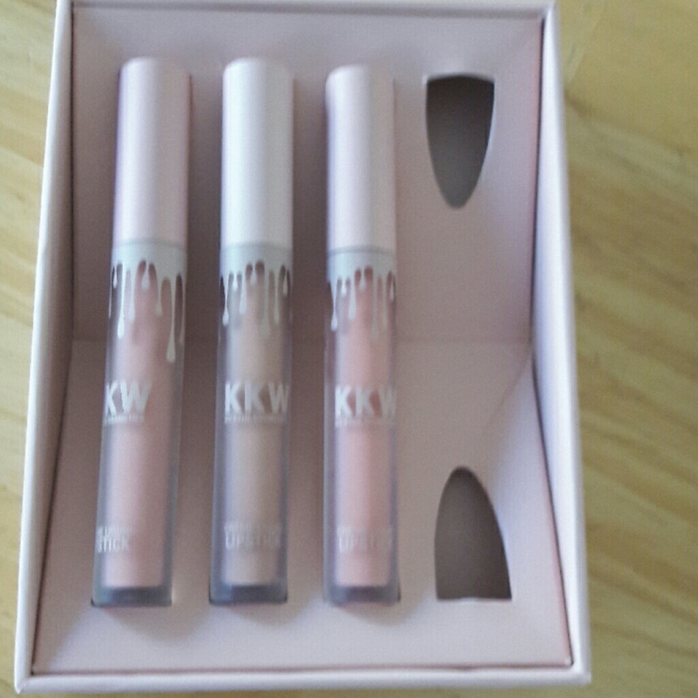 selling 3 Kkw lipsticks whole set. authentic.