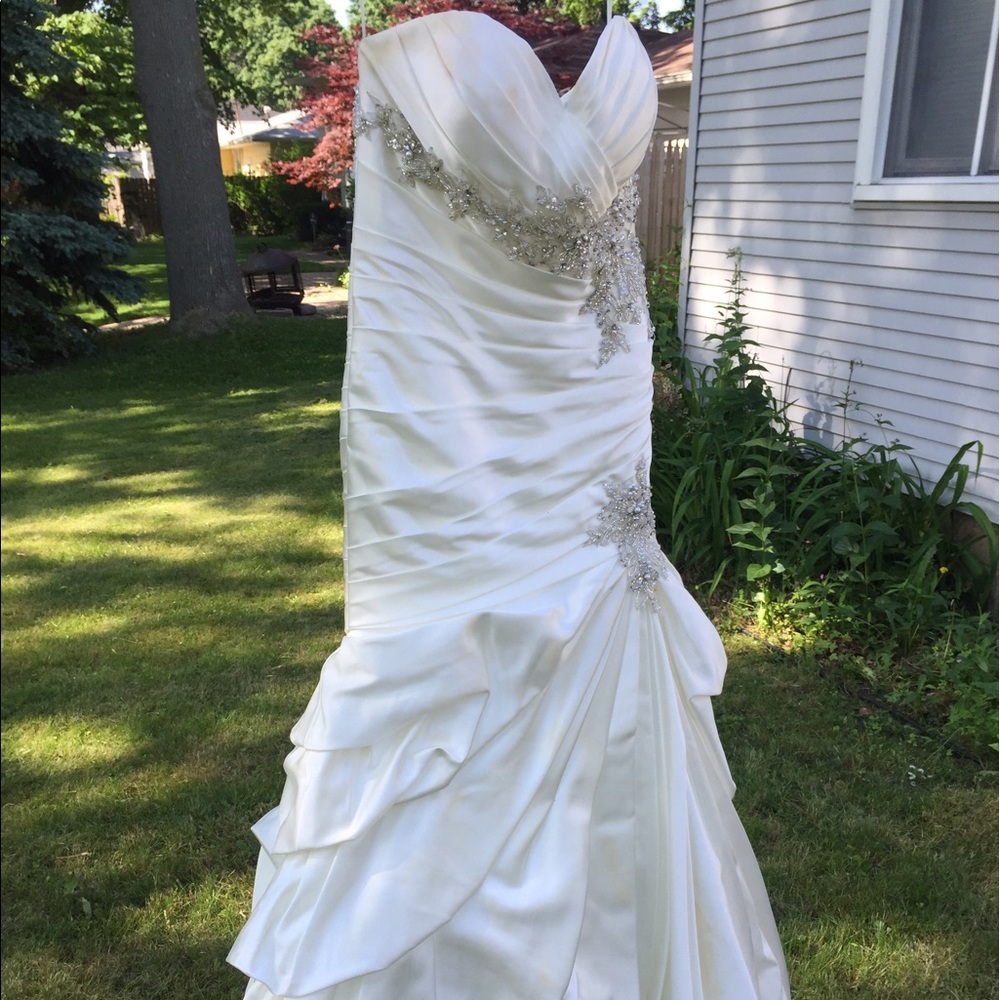 Mori Lee satin bubble gown wedding dress - Picture 1 of 7