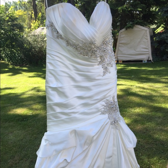 Mori Lee satin bubble gown wedding dress - Picture 2 of 7