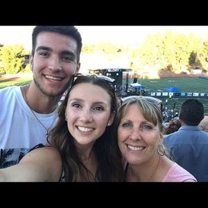 Meet your Posher, Cynthia