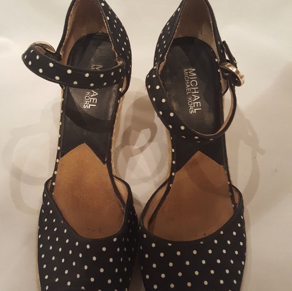 MICHEAL KORS black & white peep toe wedges