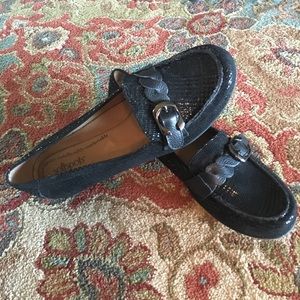 NWOT Softspots Black Loafer