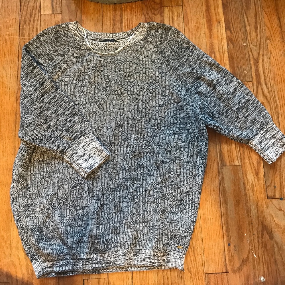 ** price drop ** Tommy Hilfiger 3/4 sleeve sweater