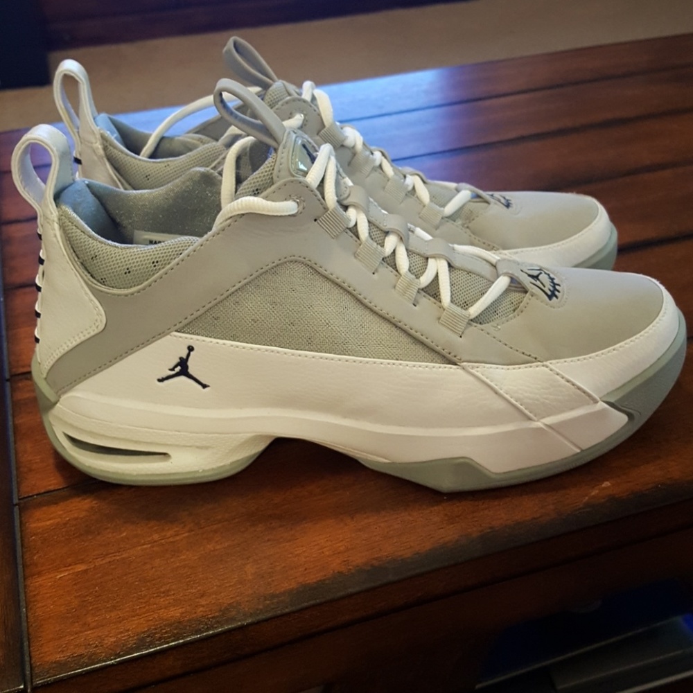 Air Jordan's Men's 7.5 Basketball Shoe